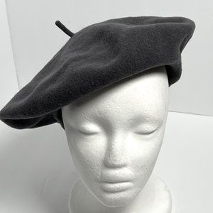 Parkhurst Cute and Chic Retro 100% Wool Berets lot of 2, 1 gray and 1 navy O/S